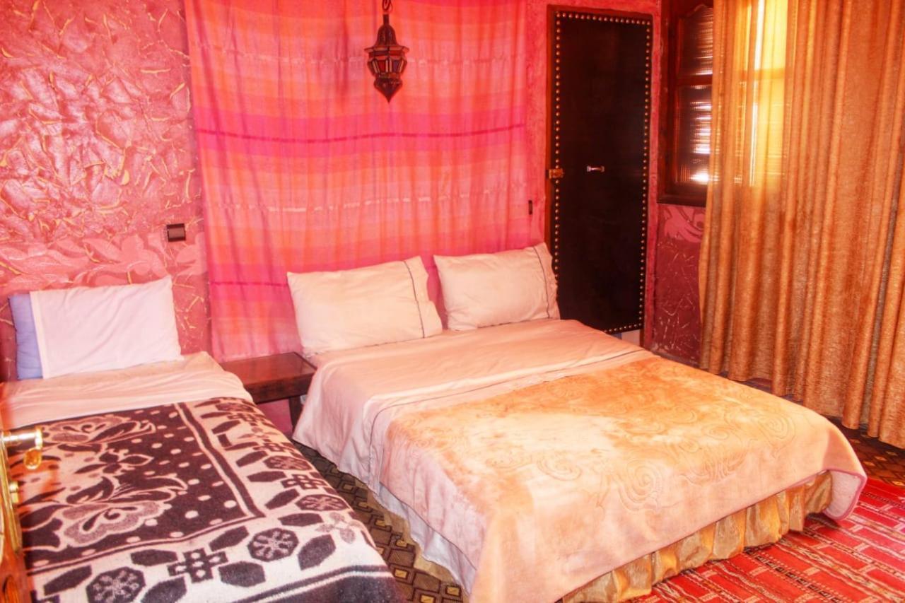 Auberge Et Hotel Les Amis Tafraout Εξωτερικό φωτογραφία