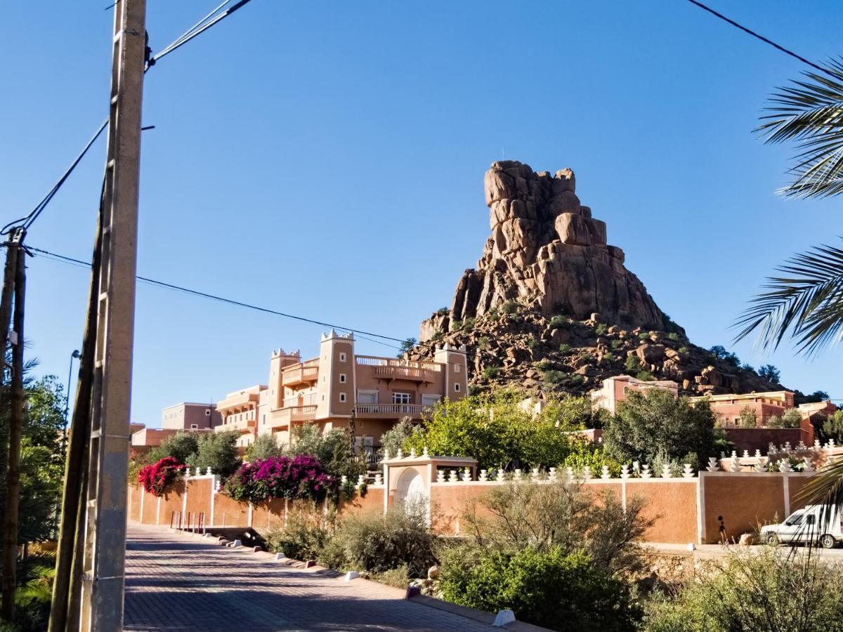 Auberge Et Hotel Les Amis Tafraout Εξωτερικό φωτογραφία